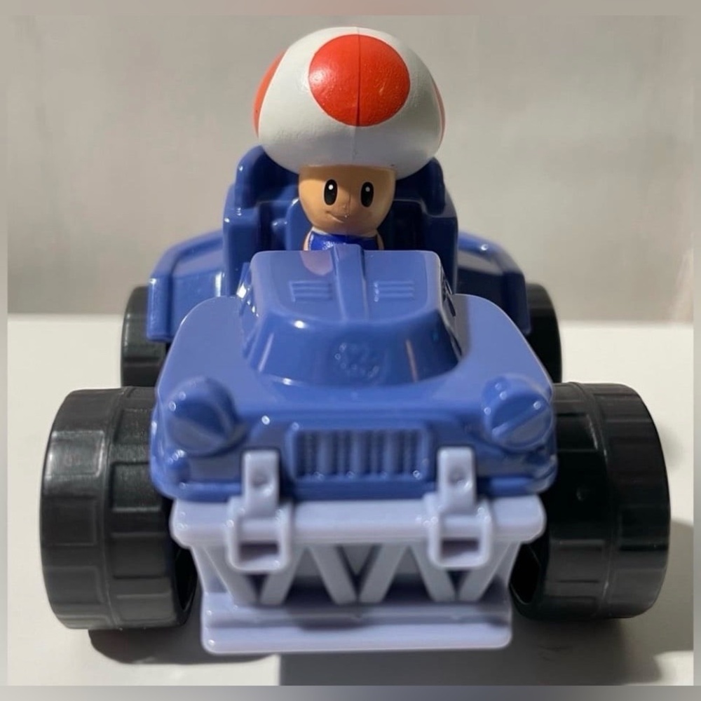 2022 SUPER MARIO BROS MOVIE TOAD Kart MCDONALDS HAPPY MEAL cake topper Nintendo
